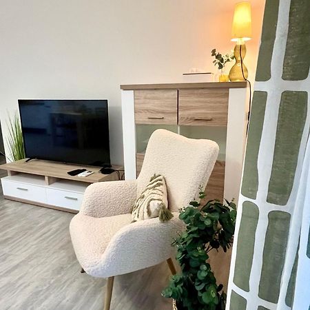 The Elite Suite Downtown 2- Bedroom Apt Ac & Garage Parking Братислава Екстер'єр фото
