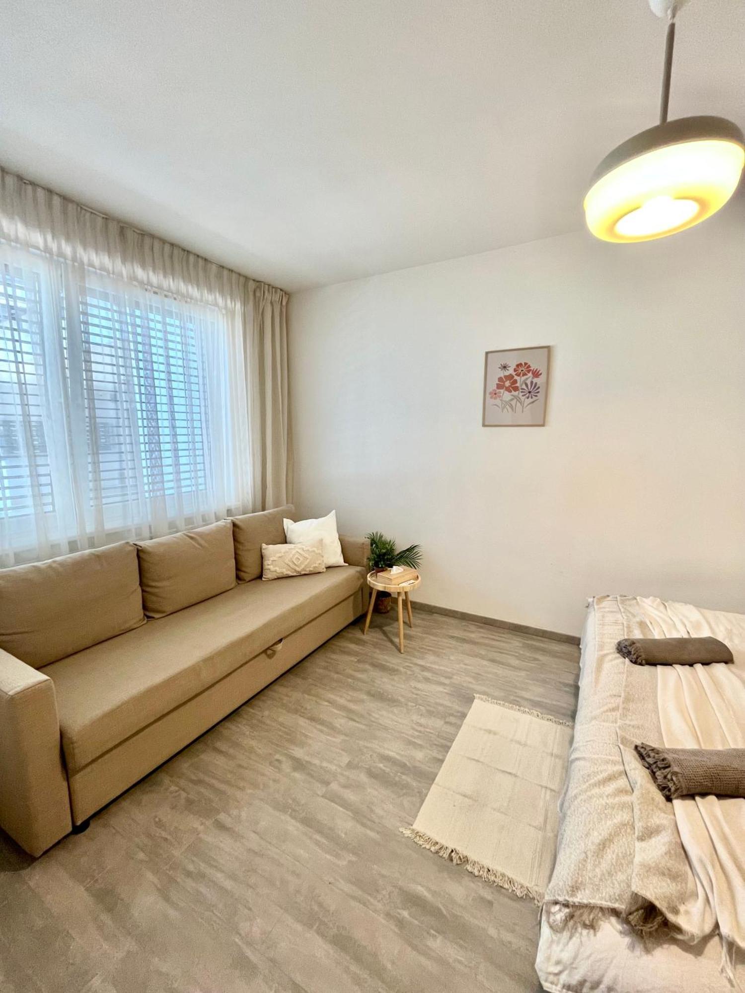 The Elite Suite Downtown 2- Bedroom Apt Ac & Garage Parking Братислава Екстер'єр фото