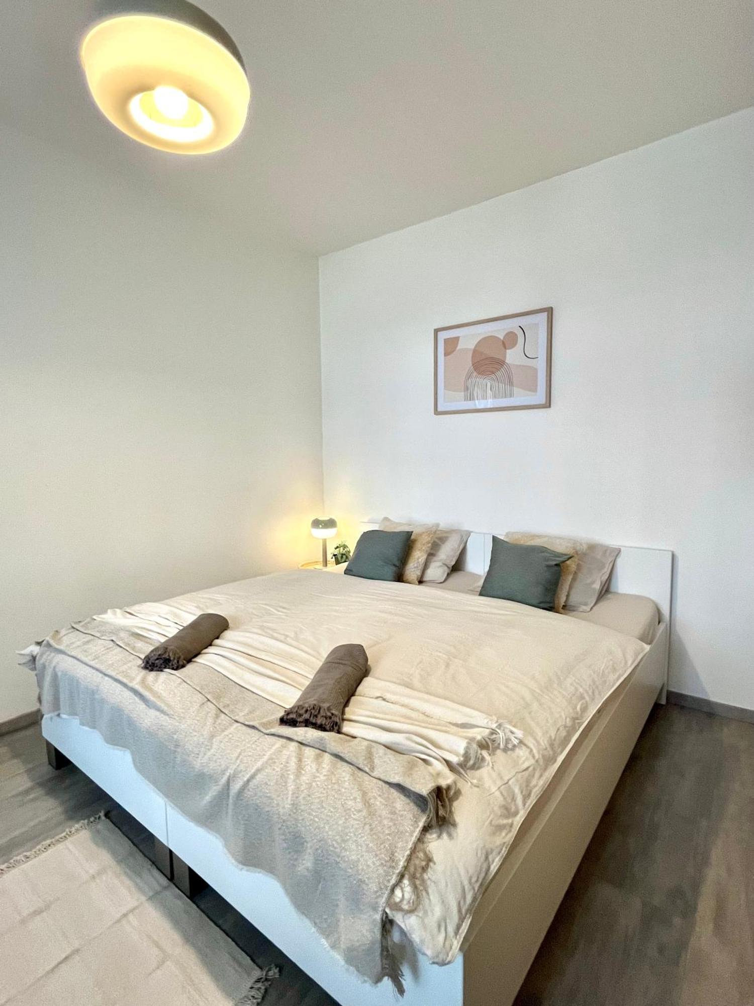 The Elite Suite Downtown 2- Bedroom Apt Ac & Garage Parking Братислава Екстер'єр фото