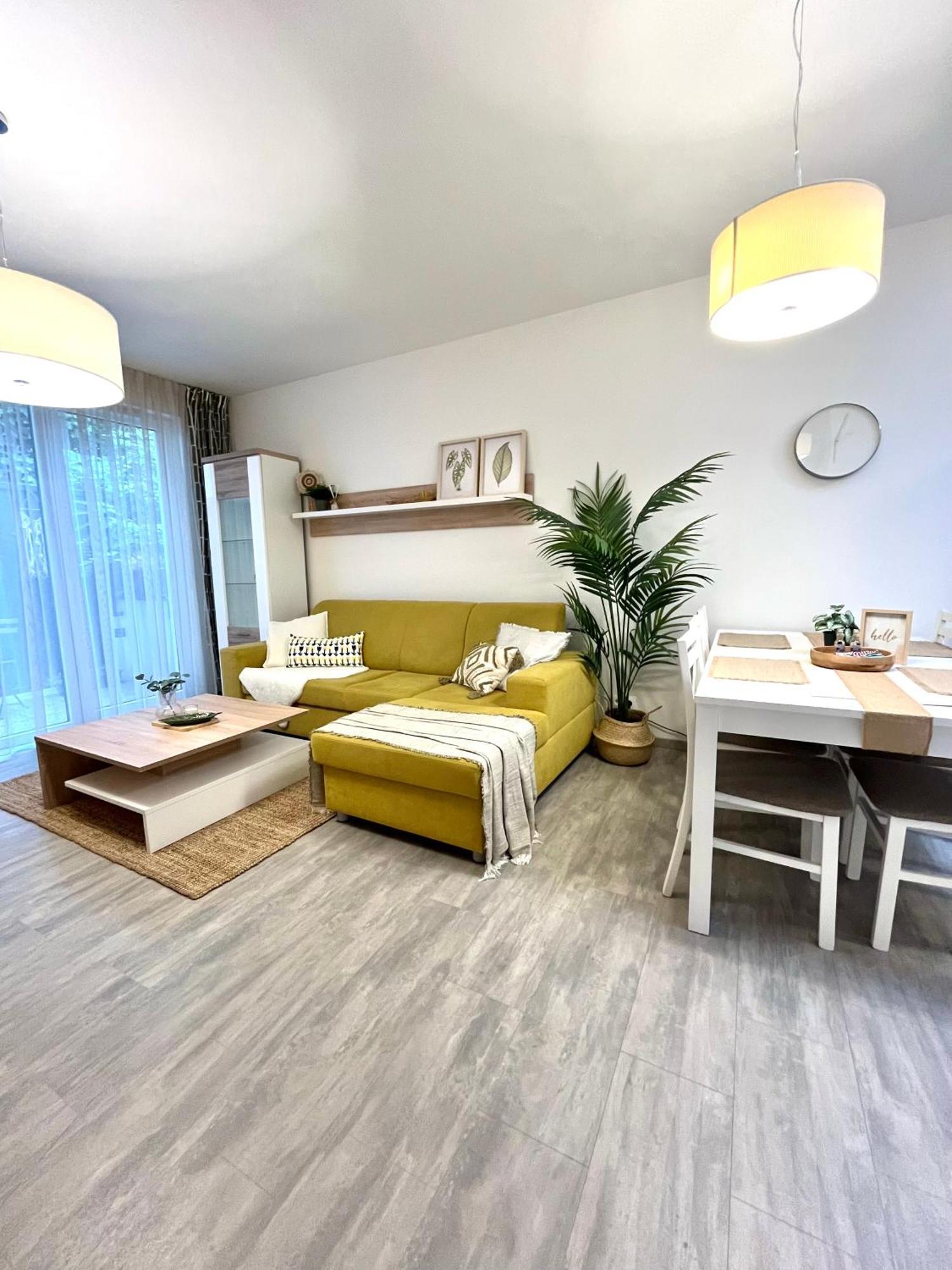 The Elite Suite Downtown 2- Bedroom Apt Ac & Garage Parking Братислава Екстер'єр фото